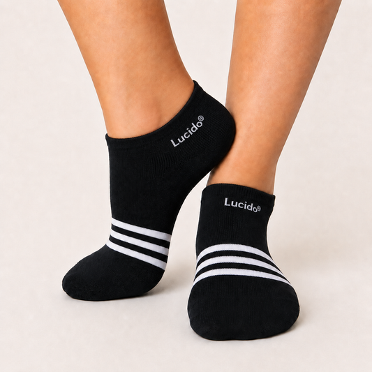 Lucido Ankle Socks – Black with White Lines